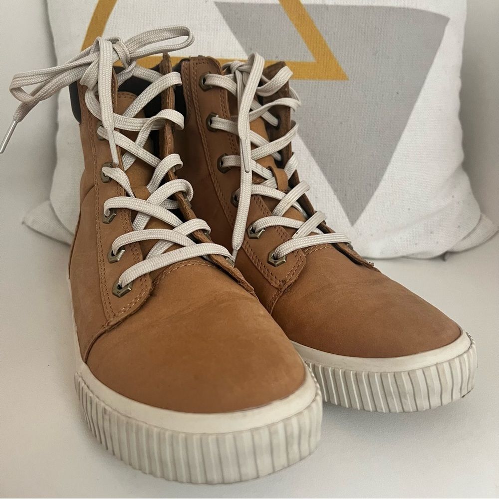 Timberland Skyla Bay Logo Round Toe Lace Up Boots US 7 EU 38 EUC - Picture 6 of 9